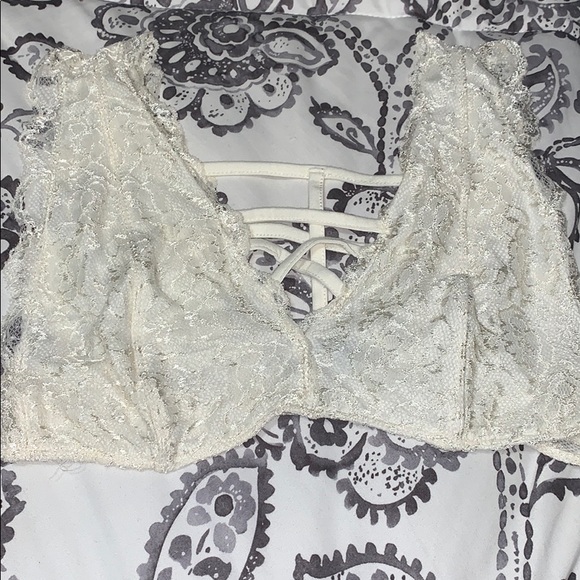 White lace bralette - Picture 1 of 7